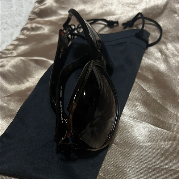 Accessories - Oscar DeLaRenta Stylish Black Sunglasses